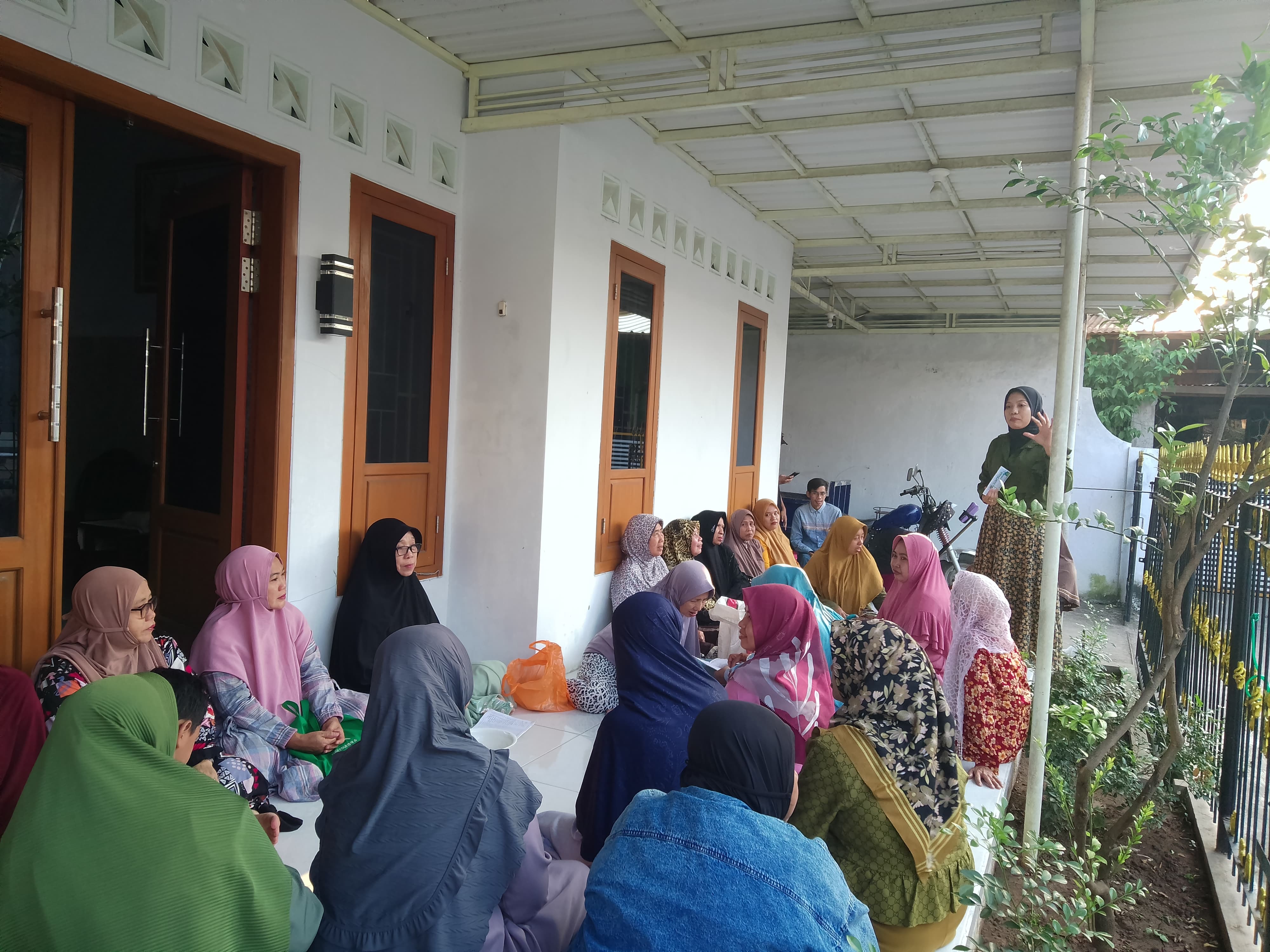 Bank Sampah Sari Asri Fokuskan Pelatihan Plastik dan Kertas di Dusun Sedengan